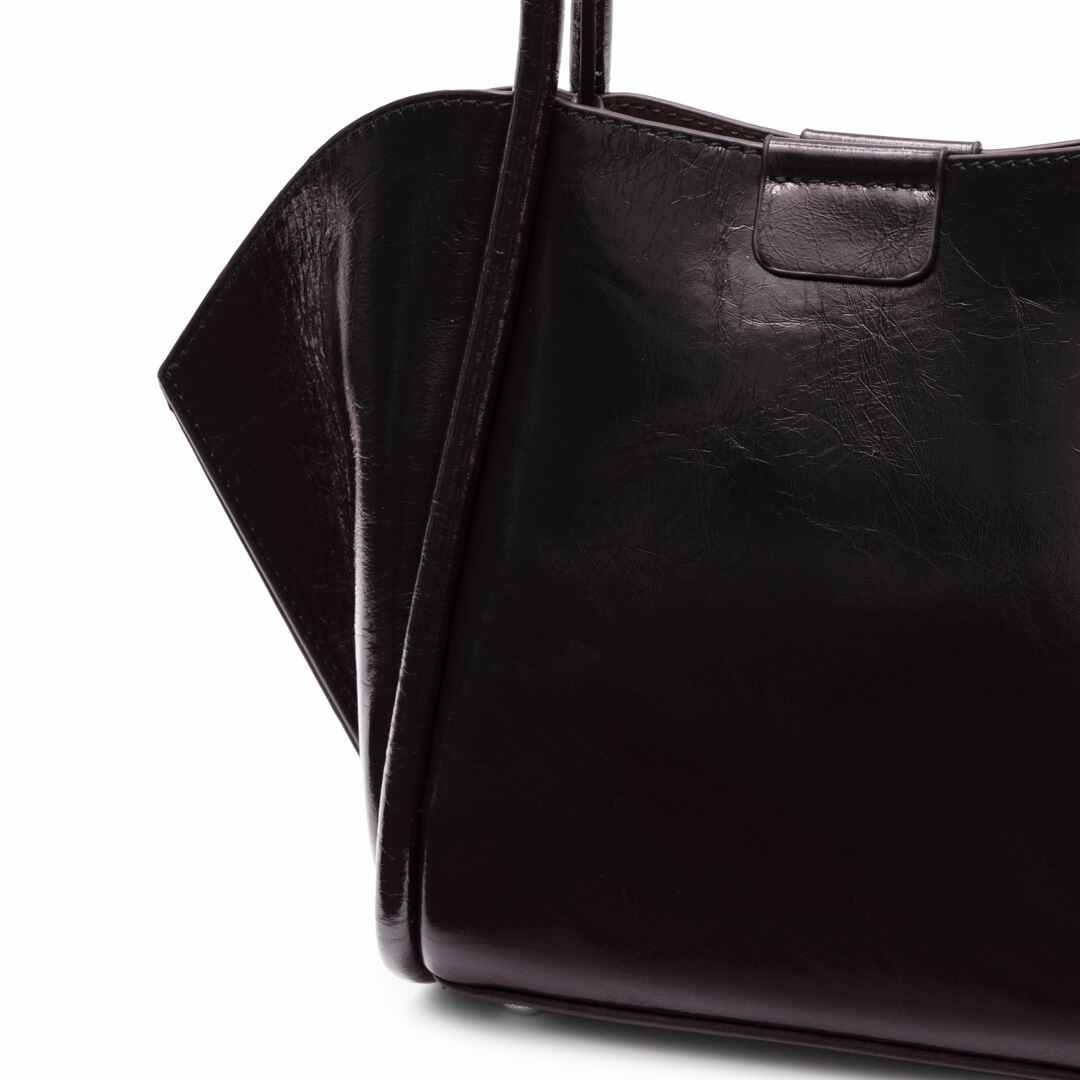 Crimson Angle Gloss Shoulder Bag – FIORENE