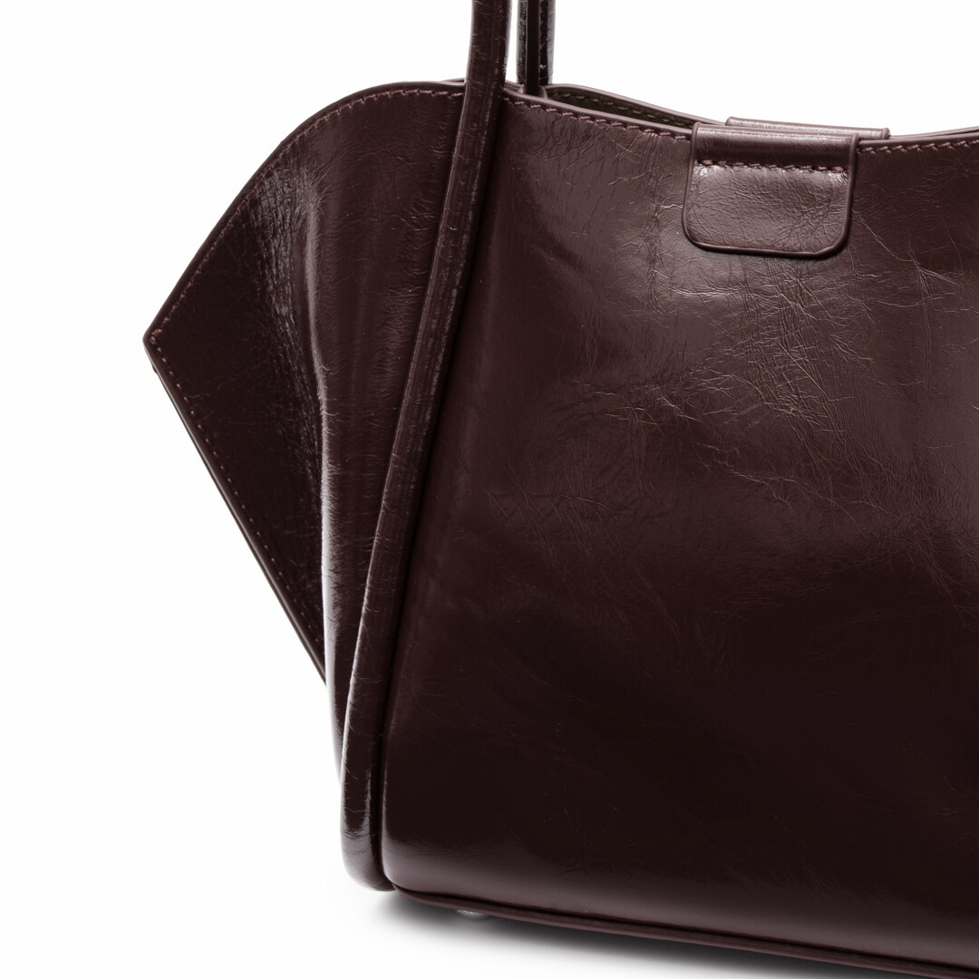 Crimson Angle Gloss Shoulder Bag – FIORENE