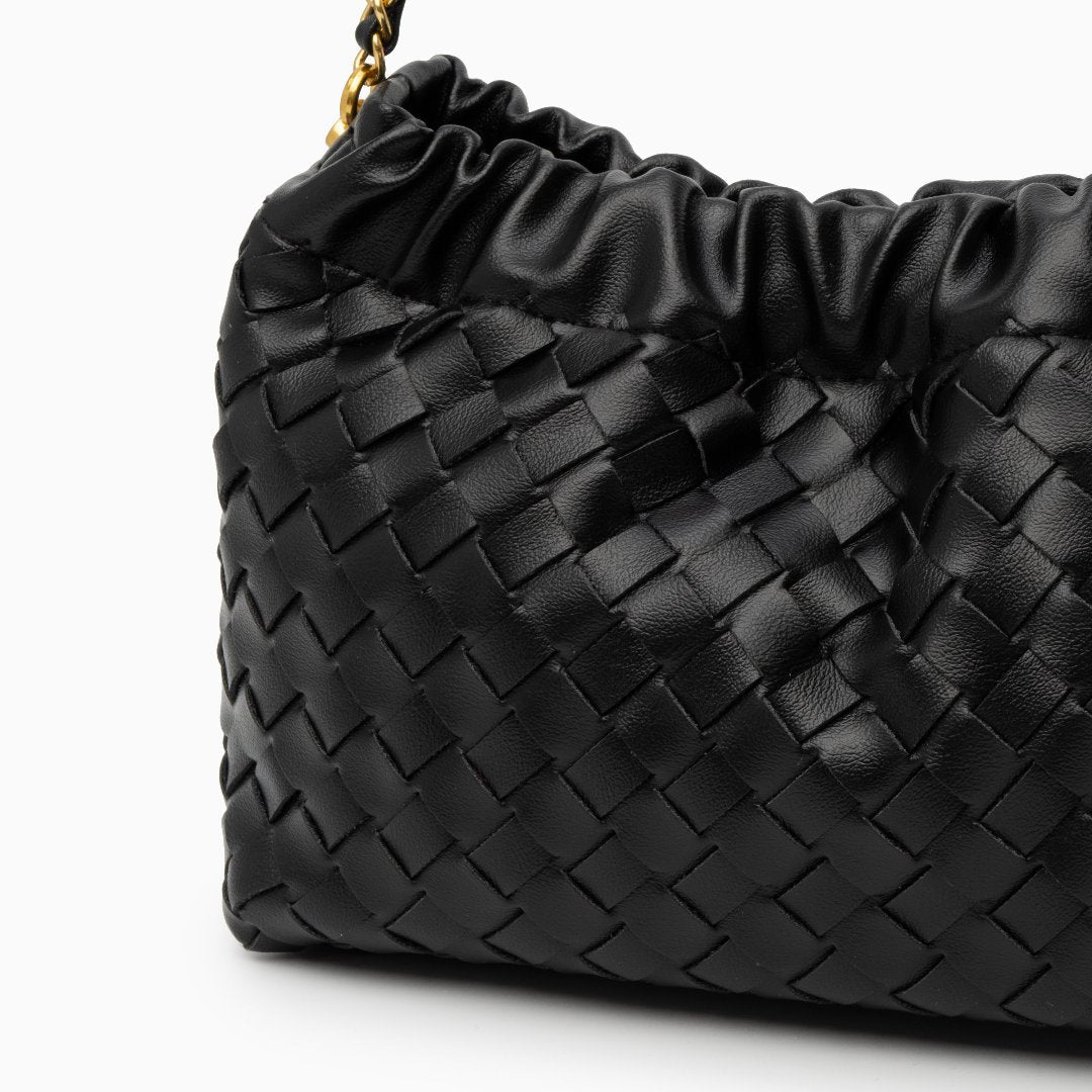 Crimson Lattice Chain Shoulder Bag – FIORENE