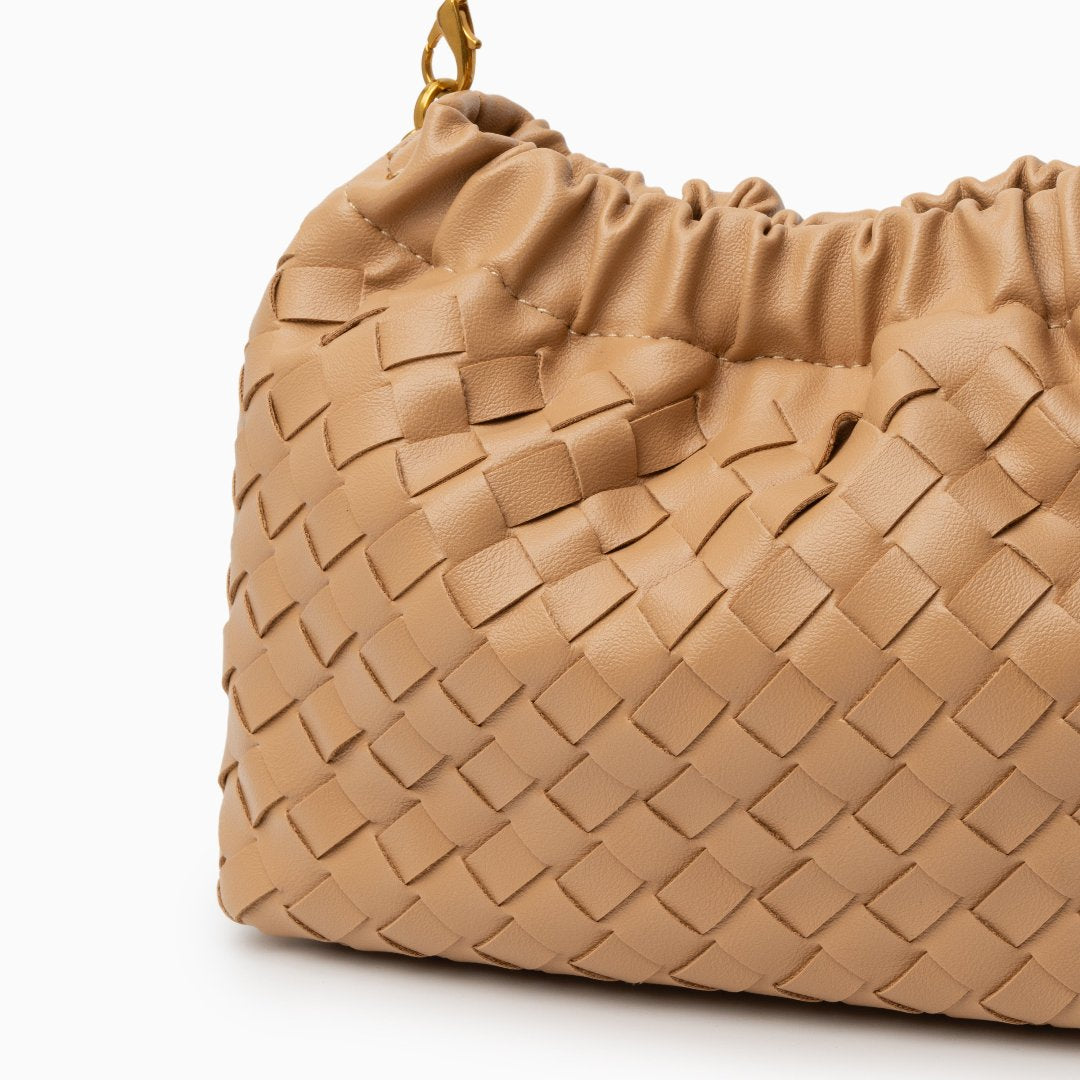 Crimson Lattice Chain Shoulder Bag – FIORENE