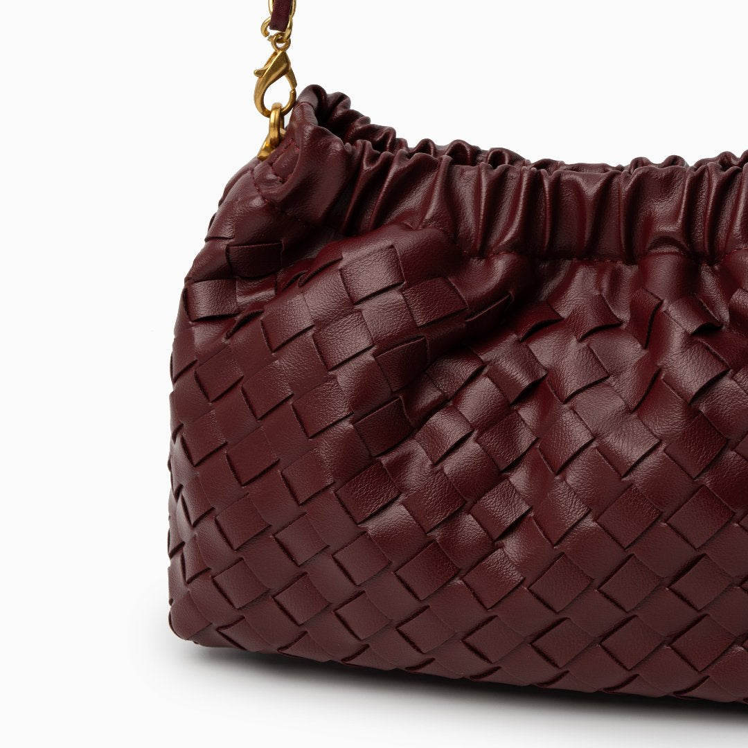 Crimson Lattice Chain Shoulder Bag – FIORENE