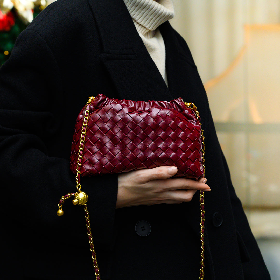 Crimson Lattice Chain Shoulder Bag – FIORENE