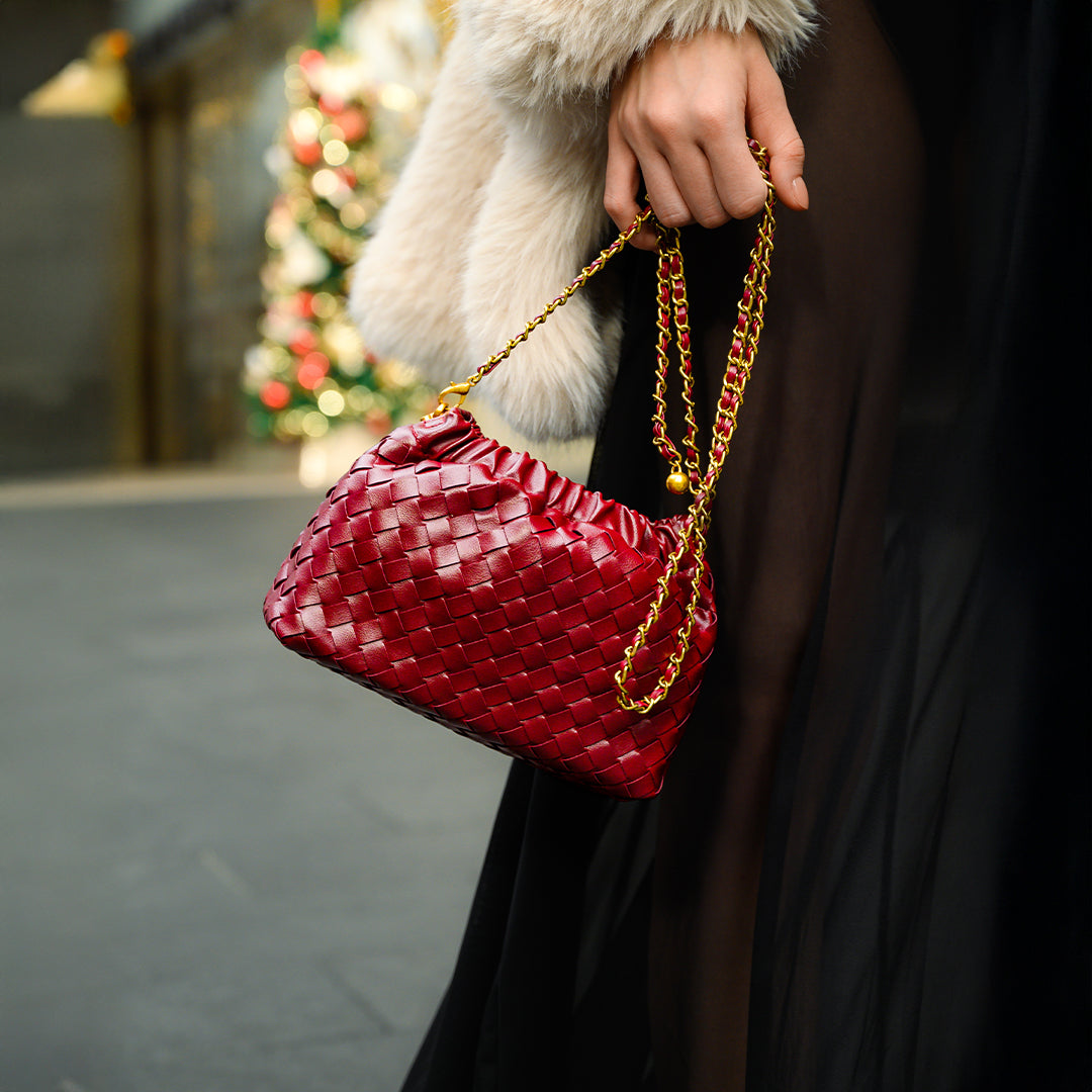 Crimson Lattice Chain Shoulder Bag – FIORENE
