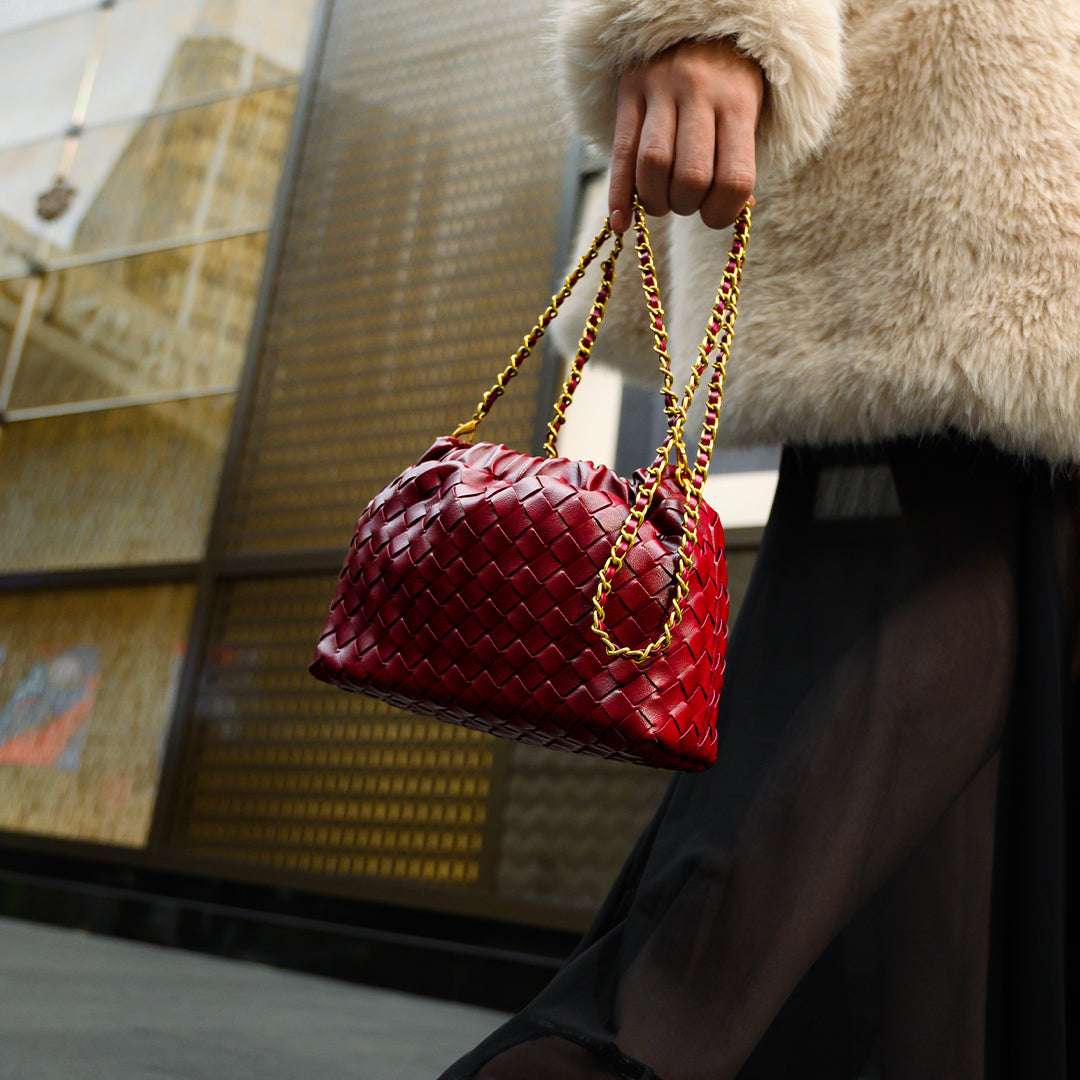 Crimson Lattice Chain Shoulder Bag – FIORENE