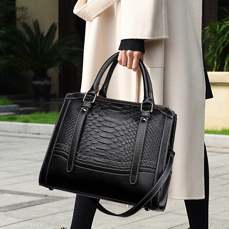 Onyx Serpent Texture Tote Bag – FIORENE