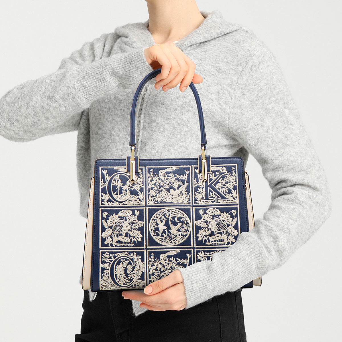 Indigo Chinoiserie Symphony Tote Bag – FIORENE
