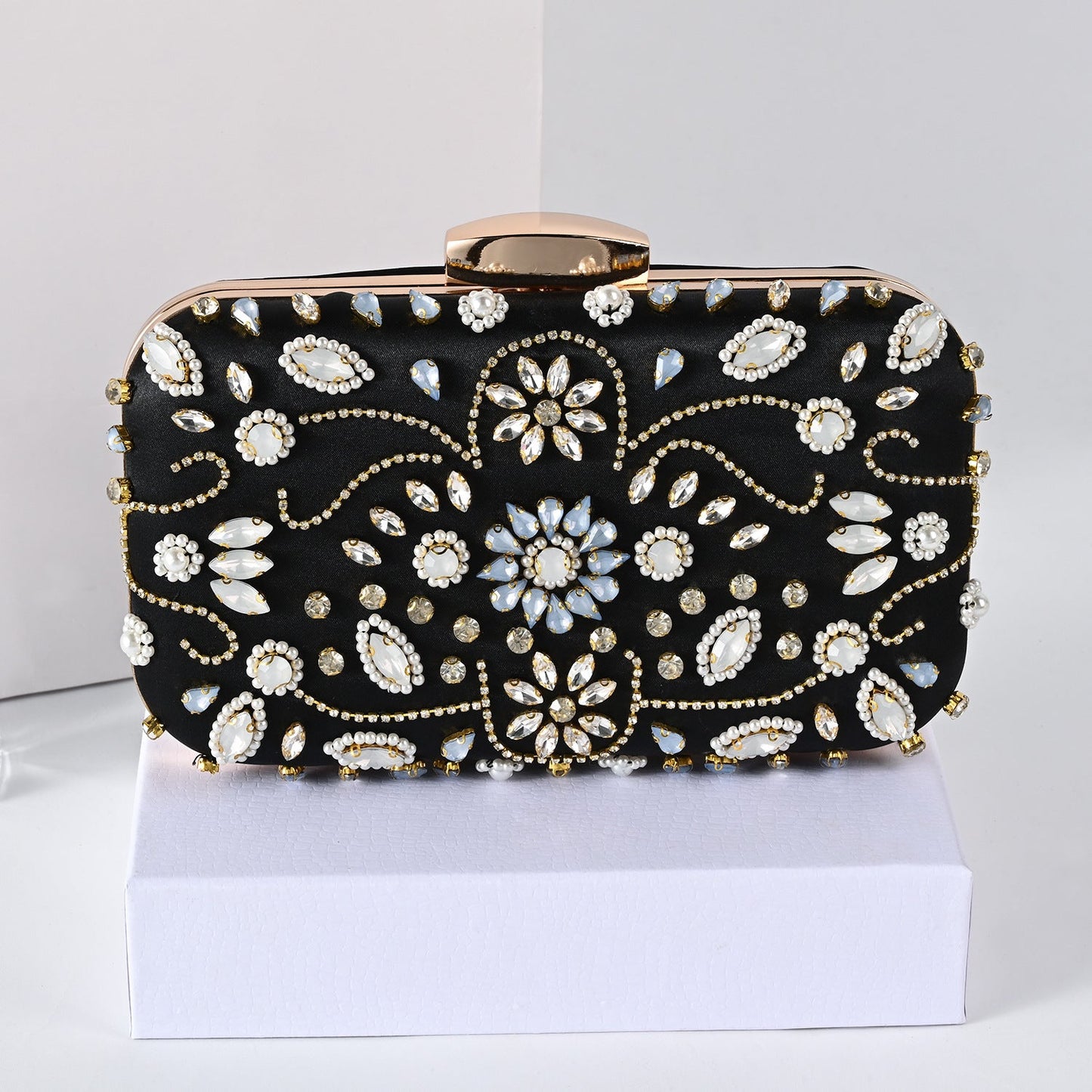 Maristella Embellished Bloom Clutch – FIORENE