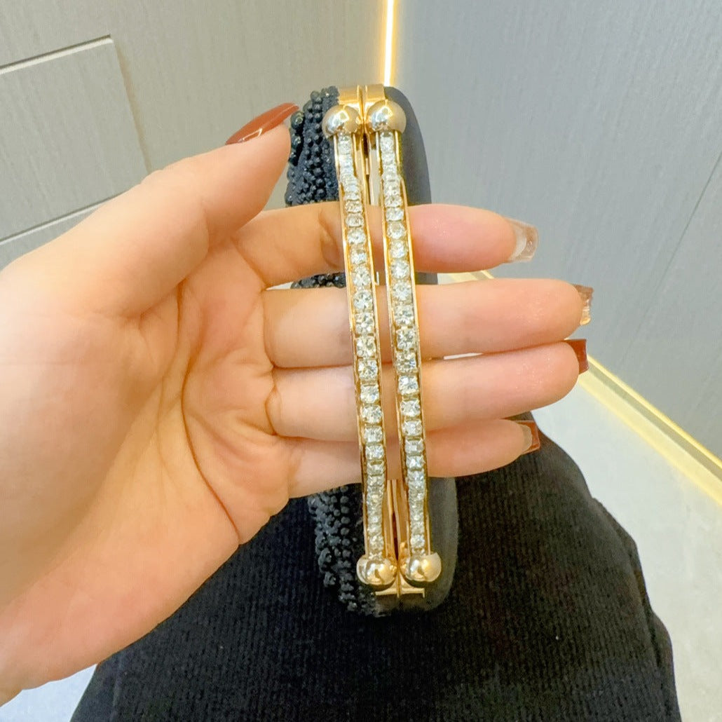 Noir Petal Bead Clutch – FIORENE