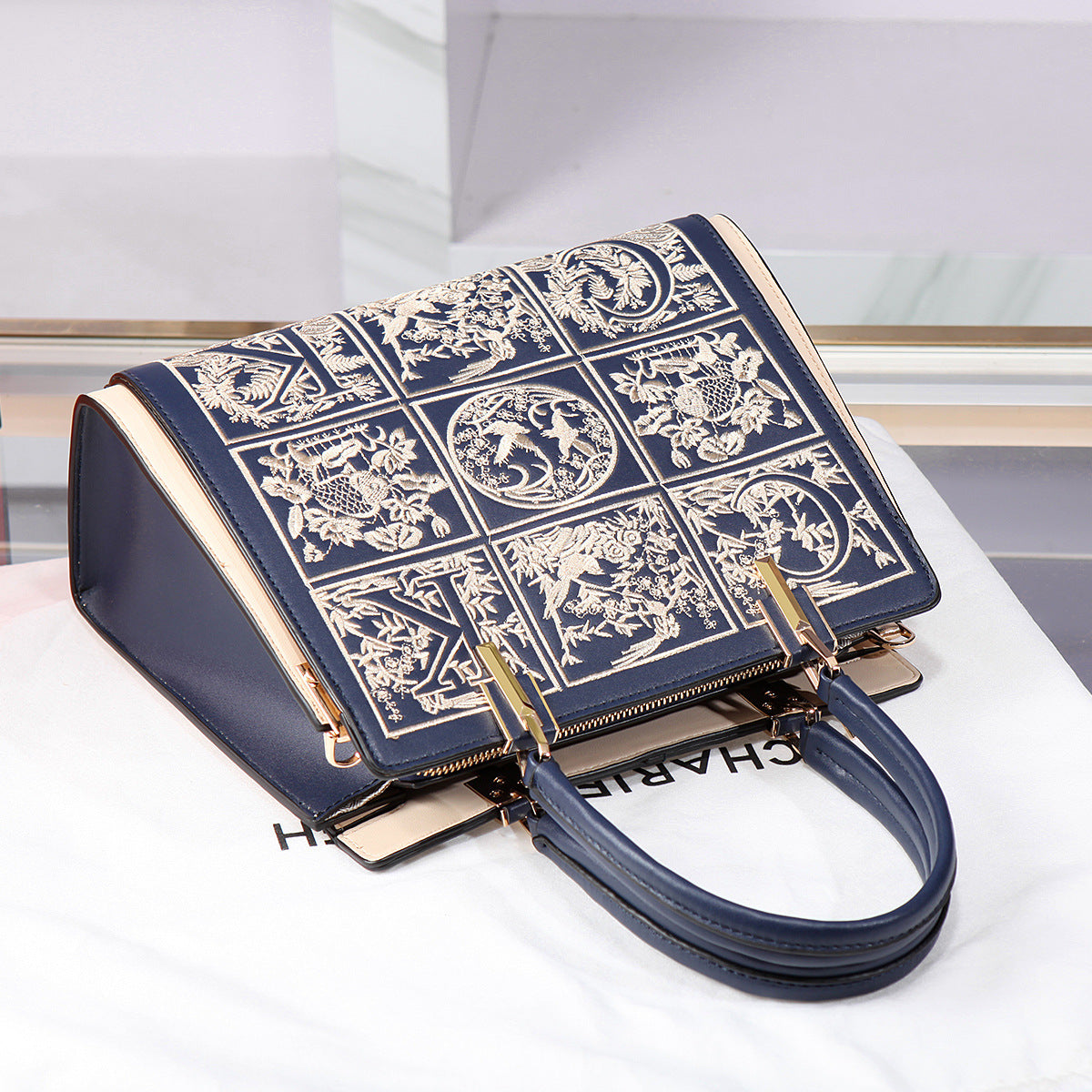 Indigo Chinoiserie Symphony Tote Bag – FIORENE