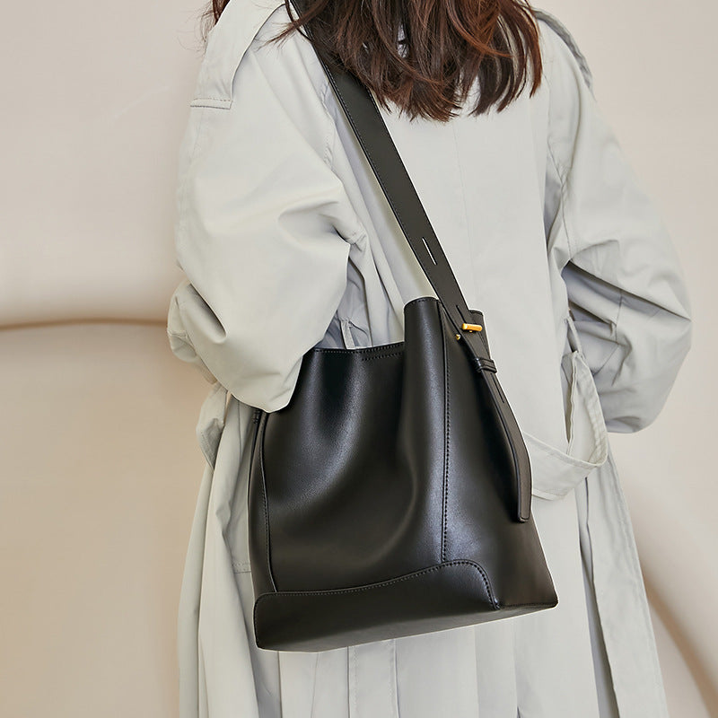 Ebony Curve Tote Bag – FIORENE