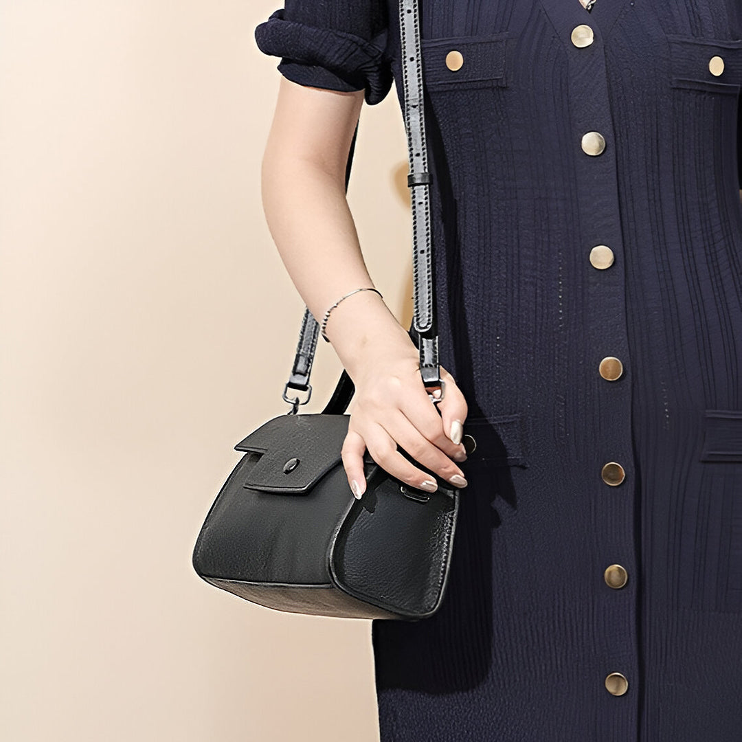 Ebony Crest Flap Shoulder Bag – FIORENE