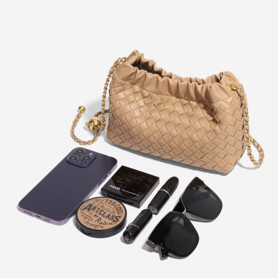 Crimson Lattice Chain Shoulder Bag – FIORENE