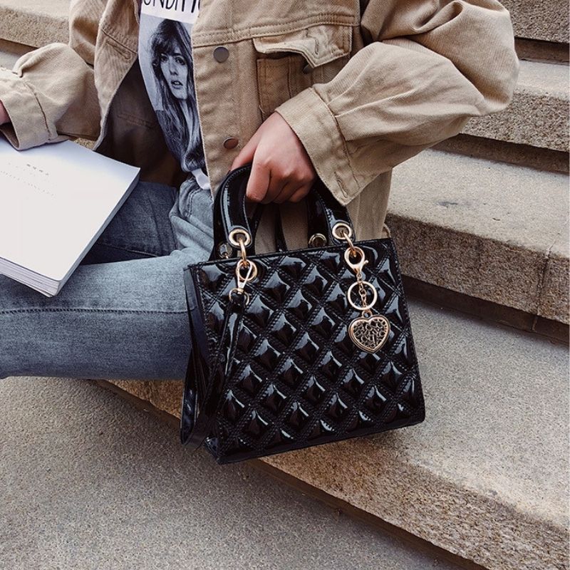 Amélie Noir Heart Charm Handbag – FIORENE