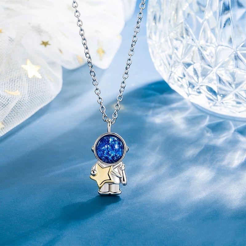 Celestial Dreamer Star Pendant – FIORENE