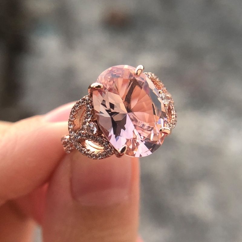 Rosabella Oval Halo Ring – FIORENE