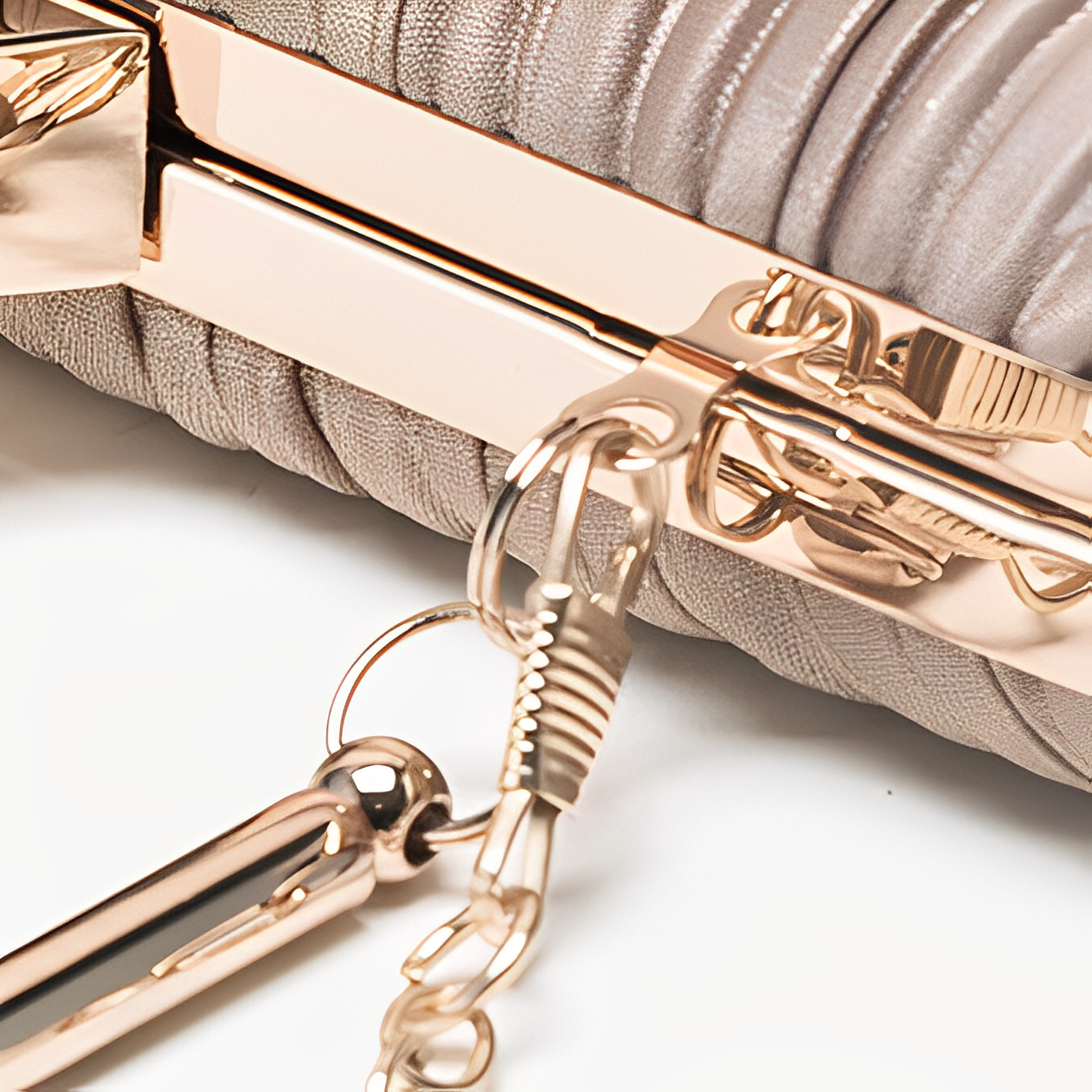 Pleated Serenity Halo Clutch – FIORENE