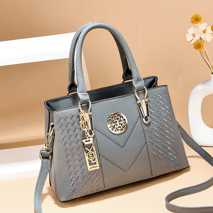 Noire Emblem Shoulder Bag – FIORENE