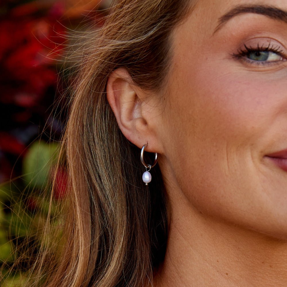 Silver Pearl Huggies – FIORENE