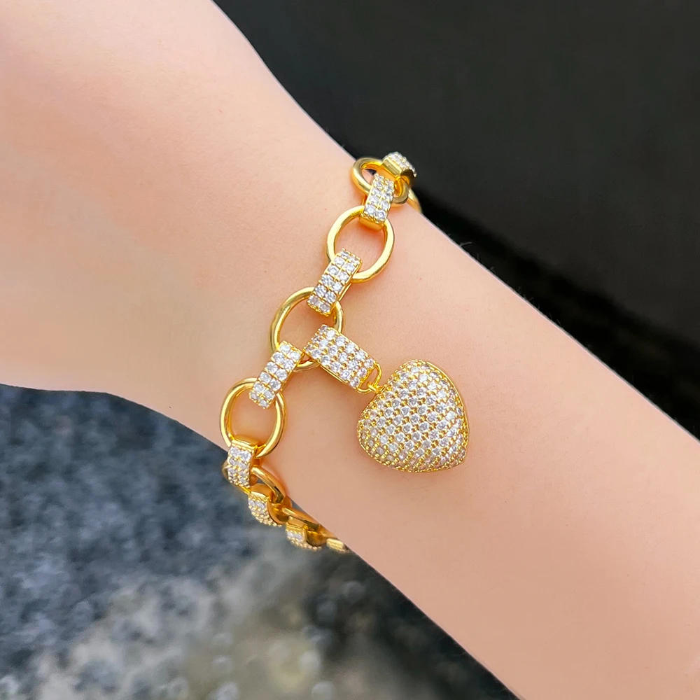 Celeste Bold Heart Chain Necklace – FIORENE