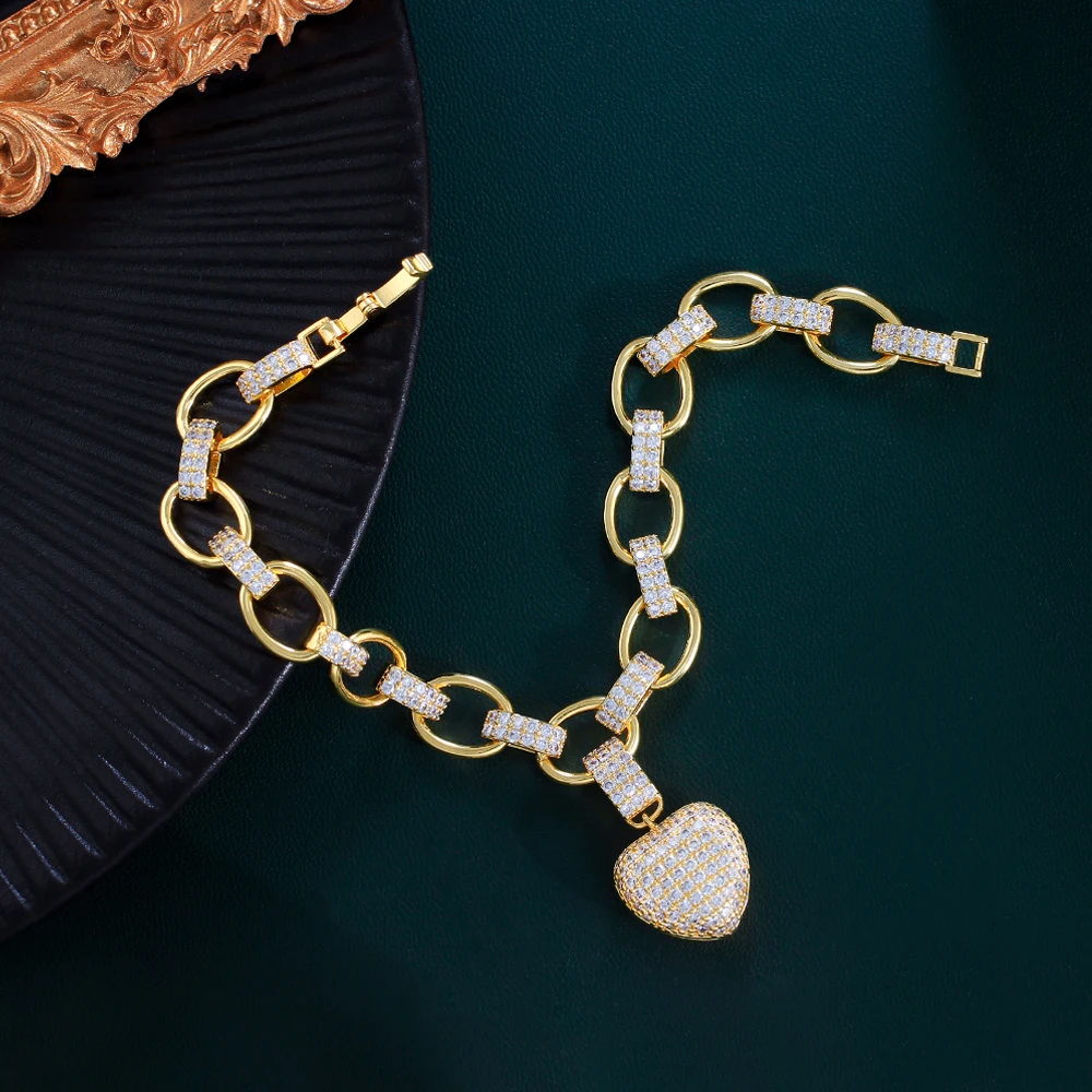 Celeste Bold Heart Chain Necklace – FIORENE