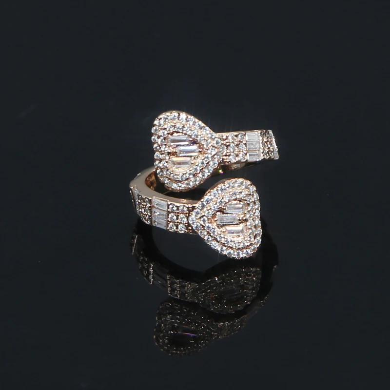 Golden Heart Baguette Ring – FIORENE