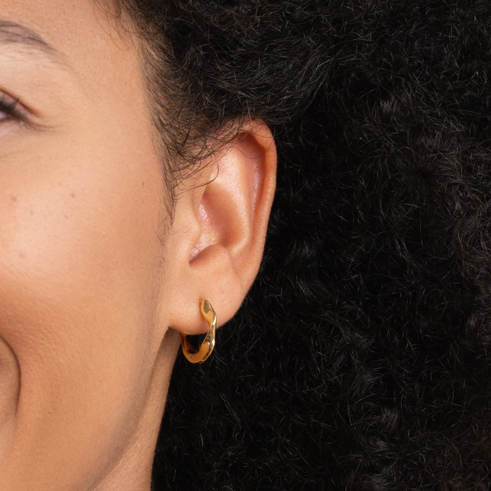 Polished Organic Twist Hoops – FIORENE