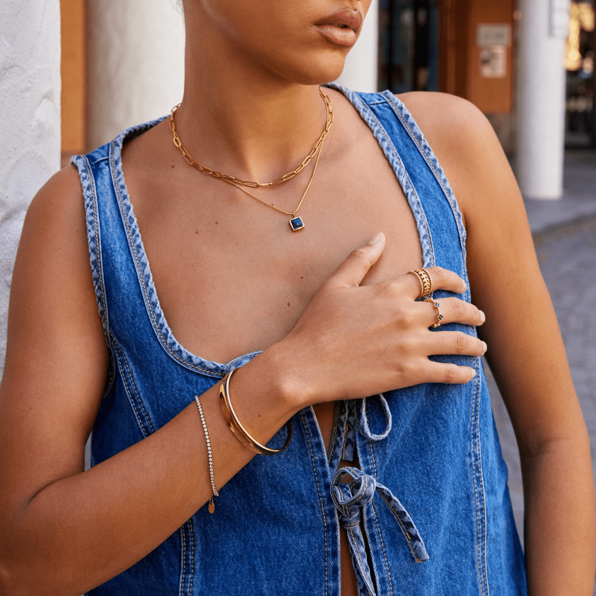 Iconic Golden Bold Curve Bracelet – FIORENE