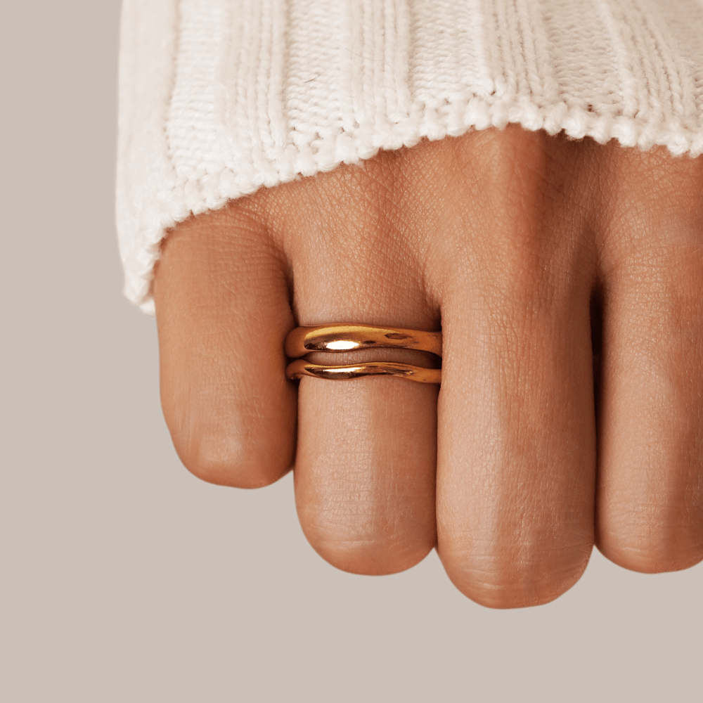 Luminous Delicate Sculpted Ring – FIORENE