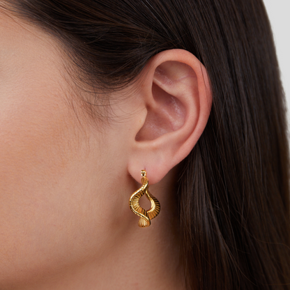 Gilded Sculptural Undulating Earrings – FIORENE