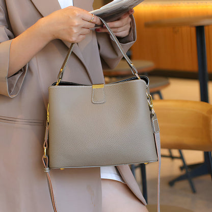 Classic Noir Shoulder Bag – FIORENE