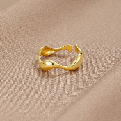 Minimalist Liquid Contour Ring – FIORENE