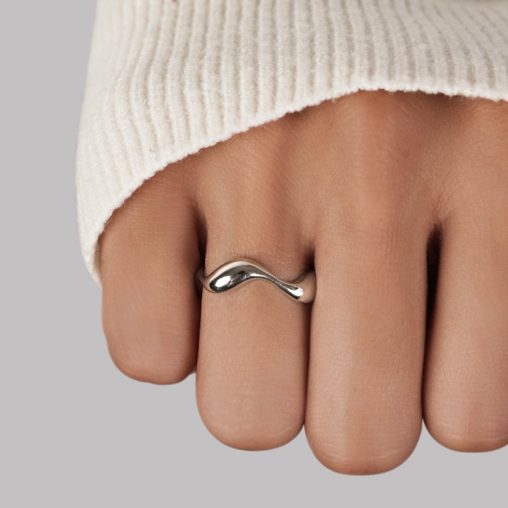 Silvered Liquid Wave Ring – FIORENE