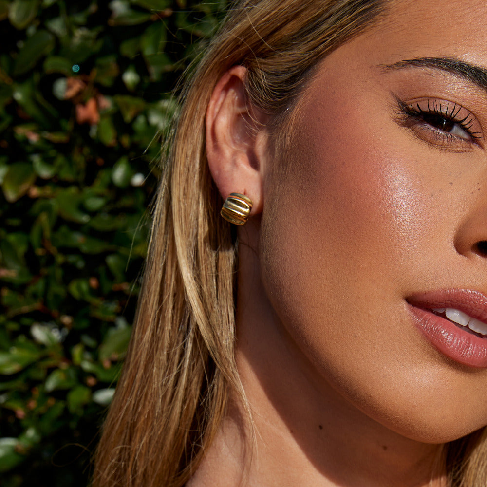 Ribbed Golden Dome Earring – FIORENE