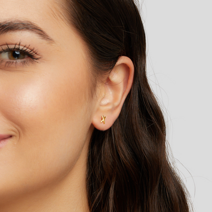 Golden Minimalist Kiss Mark Earrings – FIORENE