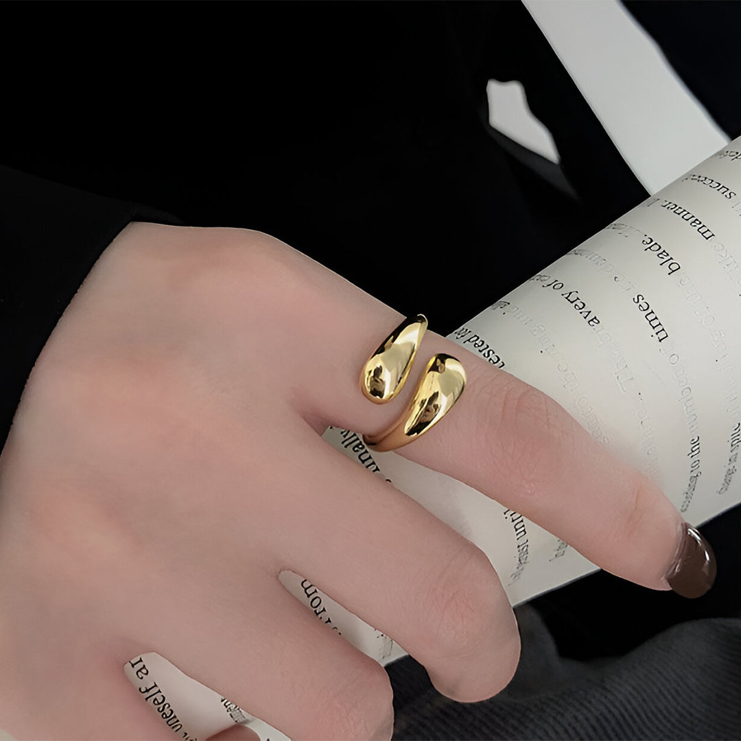 Fluid Embrace Ring – FIORENE