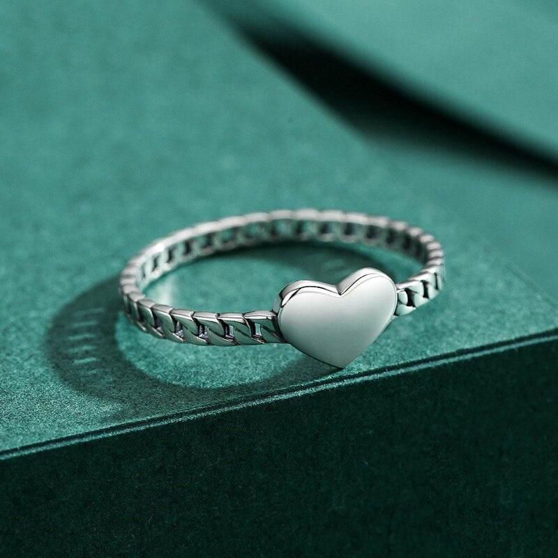 Charmed Heart Chain Ring – FIORENE