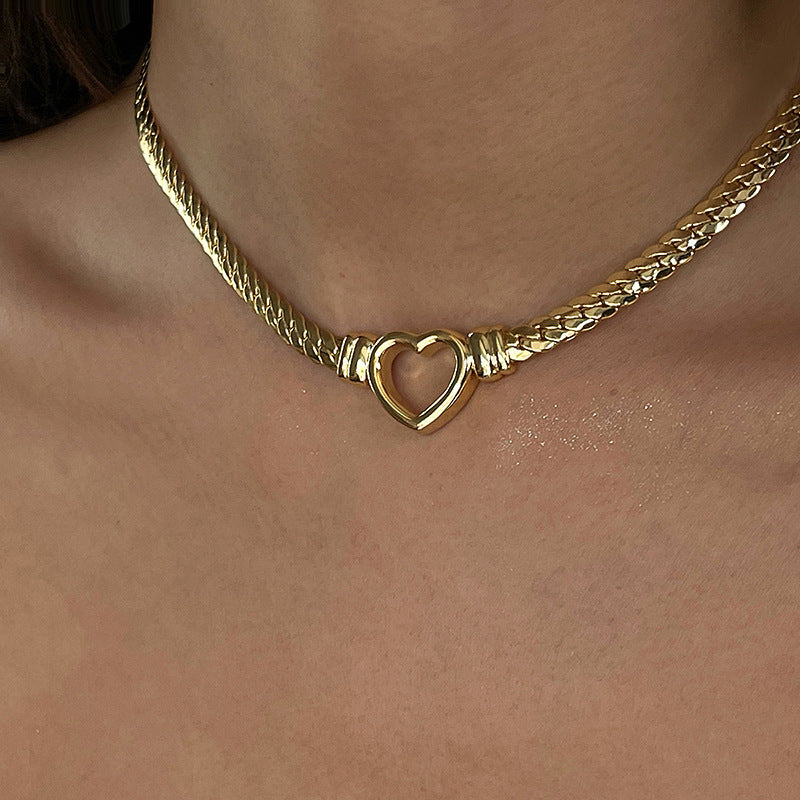 Amora Linked Heart Choker – FIORENE