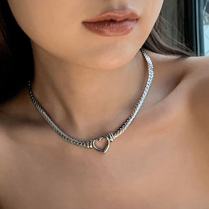 Amora Linked Heart Choker – FIORENE