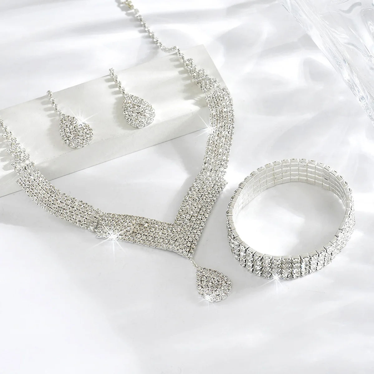 Crystal V-Drop Set – FIORENE