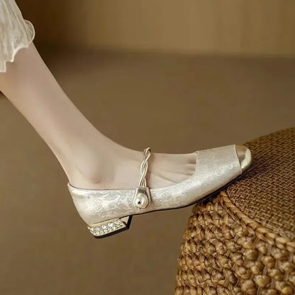 Naila Pumps