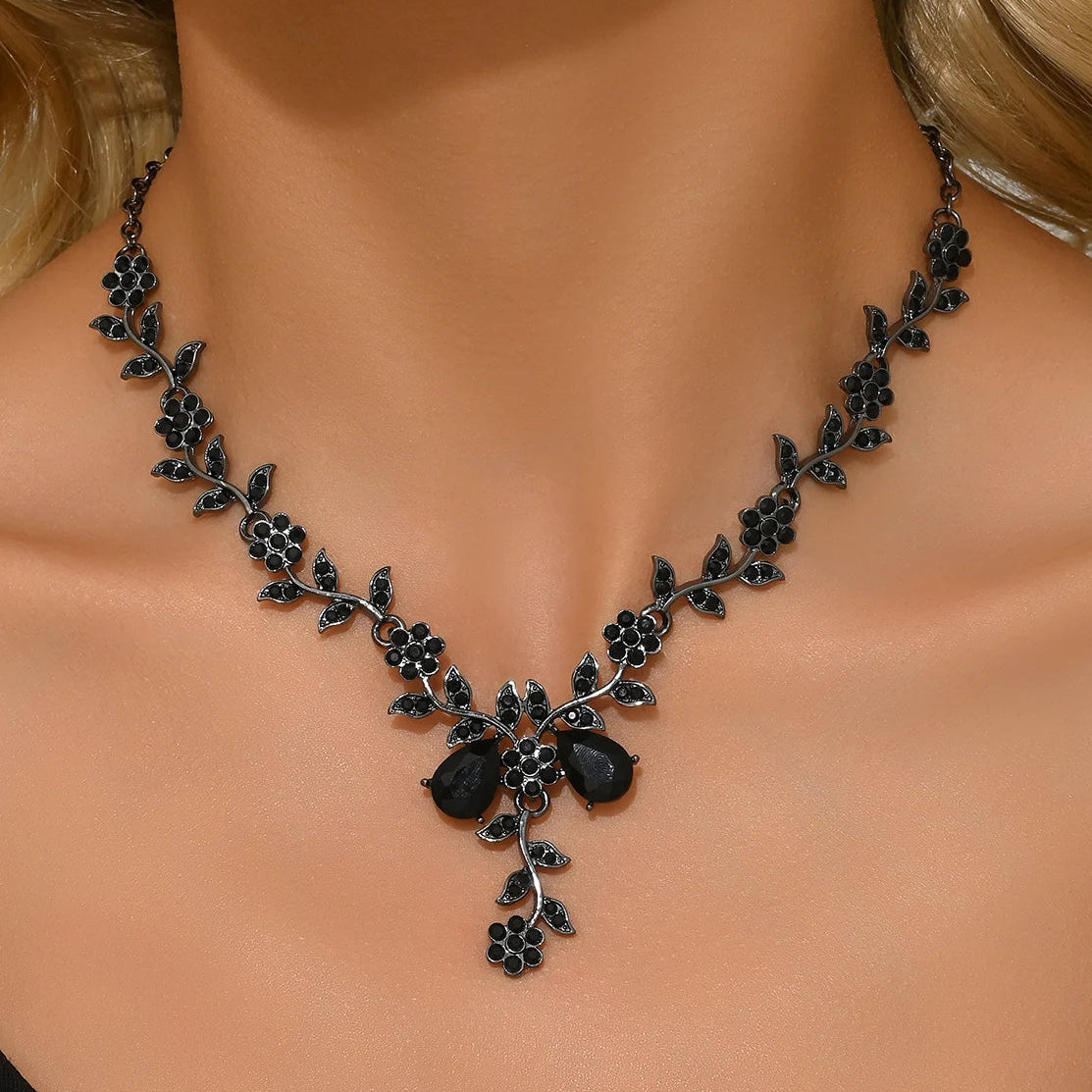 Midnight Foliage Necklace – FIORENE