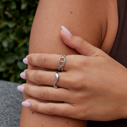 Arctic Linked Sphere Ring – FIORENE