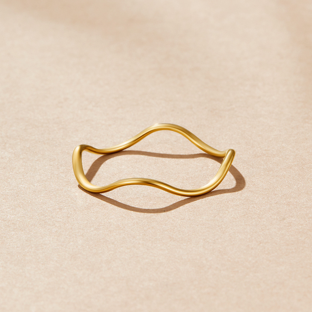 Iconic Golden Rippled Stackable Ring – FIORENE