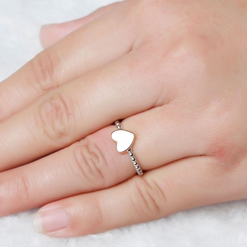 Roselle Heart Charm Ring – FIORENE