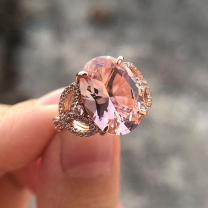 Rosabella Oval Halo Ring – FIORENE