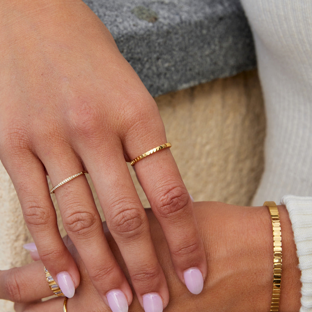 Minimalist Scalloped Gold Ring – FIORENE