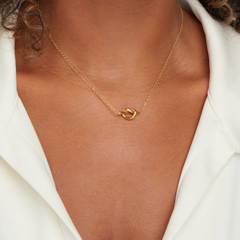 Golden Sculptural Tie Pendant – FIORENE