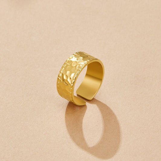 Hammered Gold Ring – FIORENE