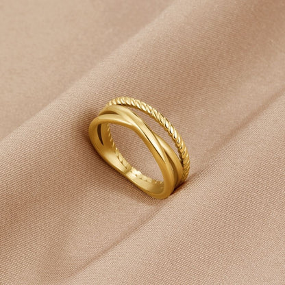 Noble Sculpted Triple Ring – FIORENE