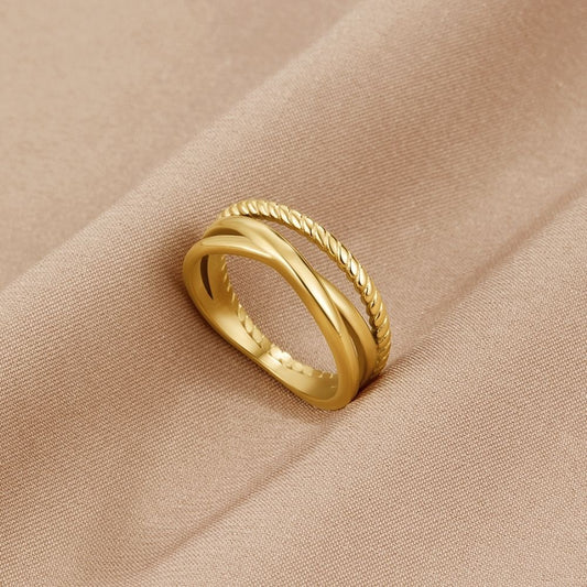 Noble Sculpted Triple Ring – FIORENE